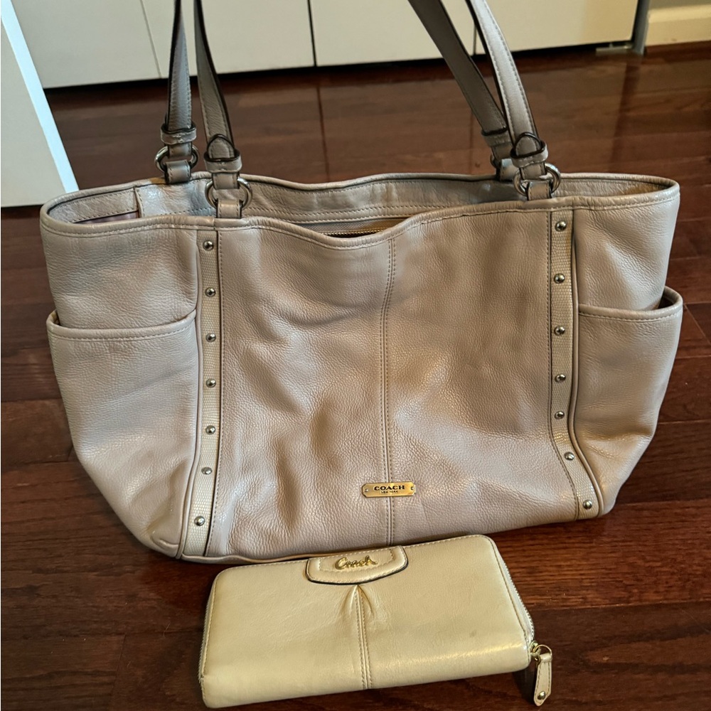Coach signature tote bag creme with wallet included